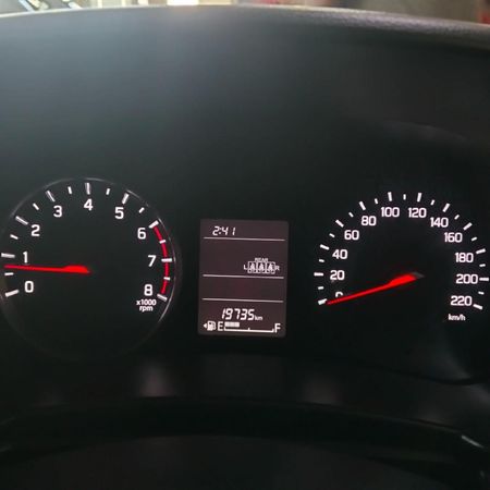 2025-Suzuki-Swift-12-GL_9