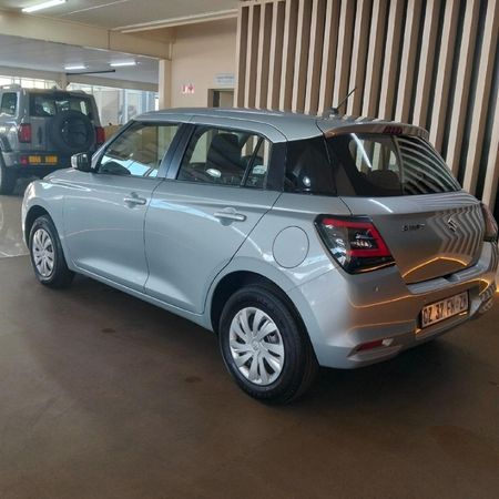 2025-Suzuki-Swift-12-GL_3