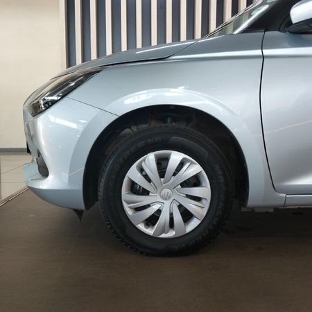 2025-Suzuki-Swift-12-GL_4