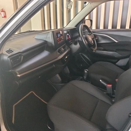2025-Suzuki-Swift-12-GL_6