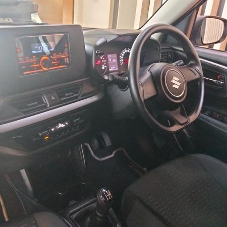2025-Suzuki-Swift-12-GL_8