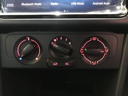 2025-Volkswagen-Polo-Vivo-14-Life_13