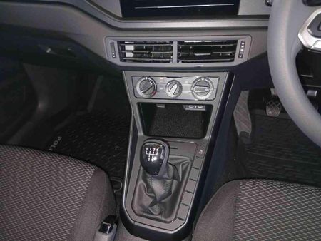 2026-Volkswagen-Polo-10-TSI_13