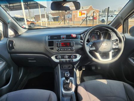 2014-Kia-Rio-14-Tec-5-dr_10
