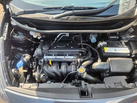2014-Kia-Rio-14-Tec-5-dr_12