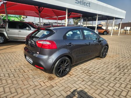 2014-Kia-Rio-14-Tec-5-dr_2