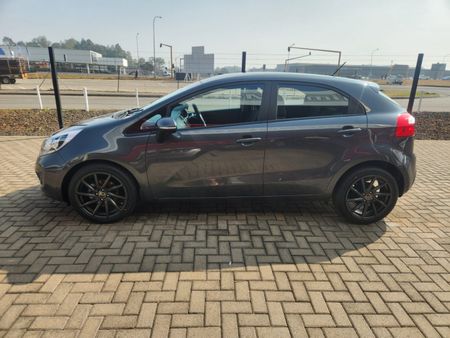 2014-Kia-Rio-14-Tec-5-dr_4