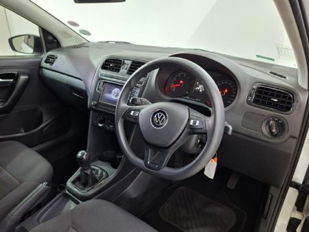 2024-Volkswagen-Polo-Vivo-14-Trendline-5-dr_14
