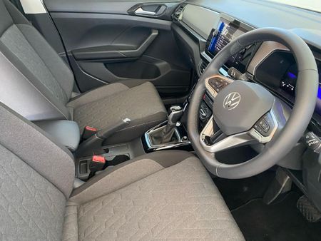 2025-Volkswagen-T-Cross-10-TSI-Life-Auto_9