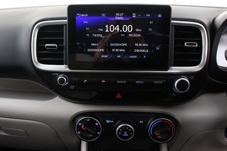 2023-Hyundai-Venue-12-Motion_3
