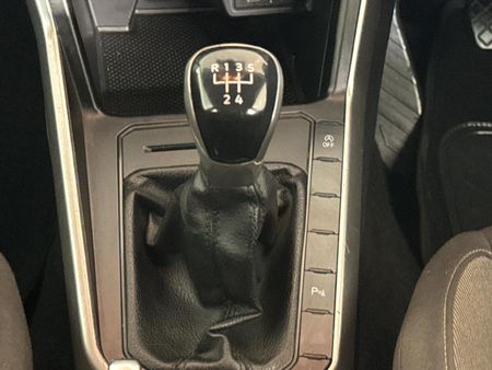 2022-Volkswagen-Polo-10-TSI-Life_10