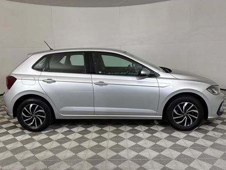 2022-Volkswagen-Polo-10-TSI-Life_16