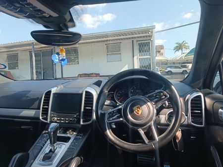 2017-Porsche-Cayenne-GTS-Auto_9