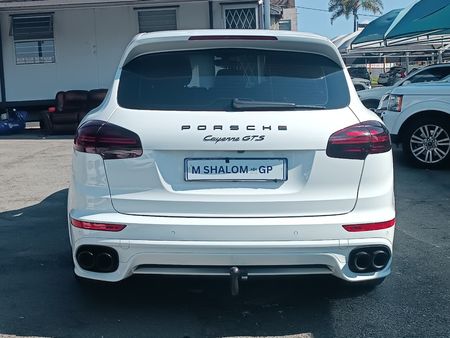2017-Porsche-Cayenne-GTS-Auto_7