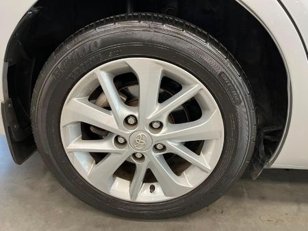 2015-Toyota-Corolla-18-High-Auto_8