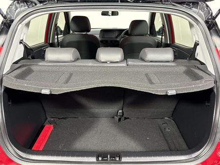 2021-Hyundai-Grand-i10-12-Fluid-Auto_12