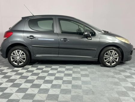2011-Peugeot-207-14-PopArt-5-dr_13