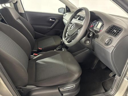 2024-Volkswagen-Polo-Vivo-16-Comfortline-Auto-5-dr_9