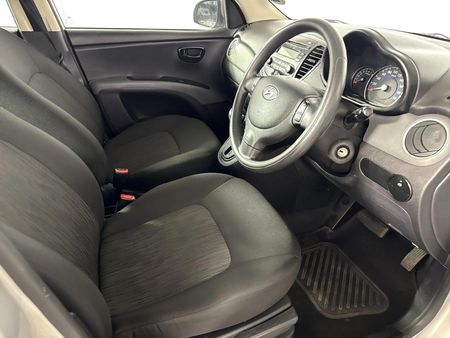 2016-Hyundai-i10-11-Motion-Auto_9