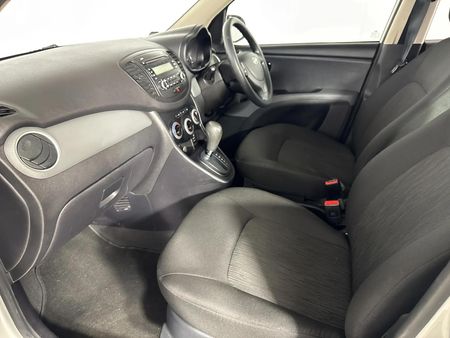 2016-Hyundai-i10-11-Motion-Auto_8