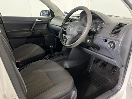 2012-Volkswagen-Polo-Vivo-14-5-dr_9