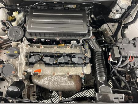 2012-Volkswagen-Polo-Vivo-14-5-dr_11