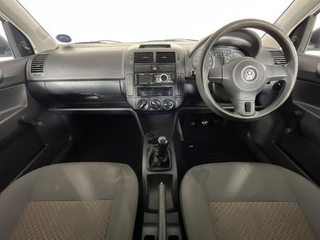 2012-Volkswagen-Polo-Vivo-14-5-dr_1
