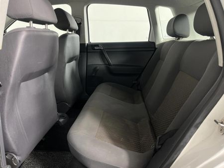 2012-Volkswagen-Polo-Vivo-14-5-dr_3
