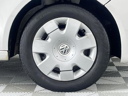 2012-Volkswagen-Polo-Vivo-14-5-dr_5