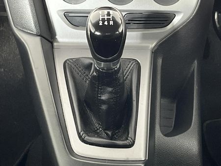 2013-Ford-Focus-20-GDi-Trend-5-dr_10