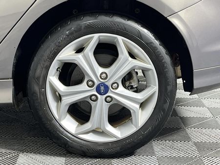 2013-Ford-Focus-20-GDi-Trend-5-dr_6