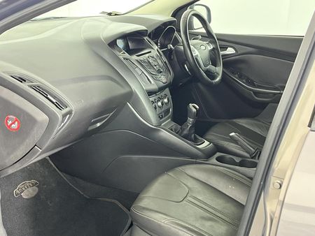 2013-Ford-Focus-20-GDi-Trend-5-dr_8