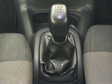 2016-Citroen-C4-Cactus-12T-PureTech-Shine-81kW_10