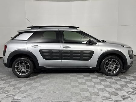 2016-Citroen-C4-Cactus-12T-PureTech-Shine-81kW_17