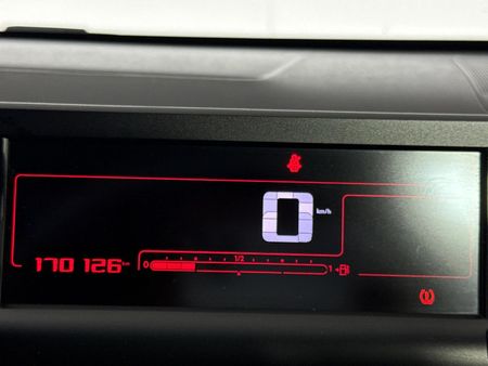 2016-Citroen-C4-Cactus-12T-PureTech-Shine-81kW_2