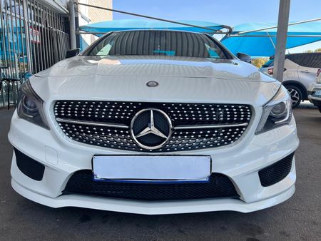 2015-Mercedes-Benz-CLA-Mercedes-Benz-220D_0