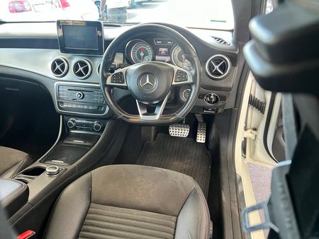 2015-Mercedes-Benz-CLA-Mercedes-Benz-220D_6