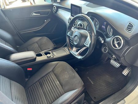 2015-Mercedes-Benz-CLA-Mercedes-Benz-220D_7