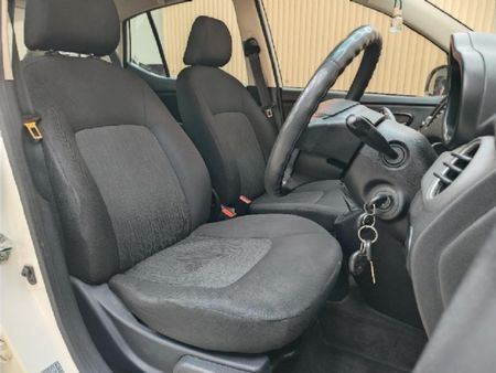 2016-Hyundai-i10-11-GLS-Motion_10