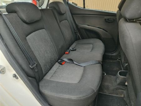 2016-Hyundai-i10-11-GLS-Motion_11
