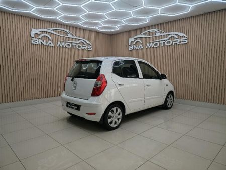 2016-Hyundai-i10-11-GLS-Motion_6