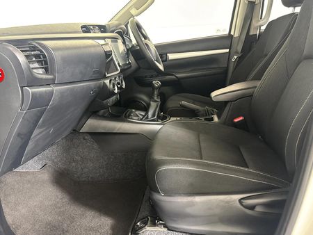 2022-Toyota-Hilux-24-GD-6-Raised-Body-Raider-Double-Cab_8
