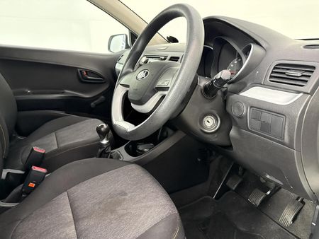 2017-Kia-Picanto-10_9