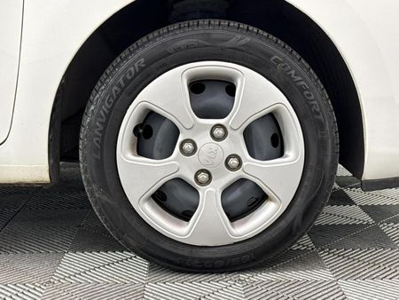 2017-Kia-Picanto-10_5