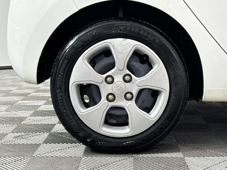2017-Kia-Picanto-10_7
