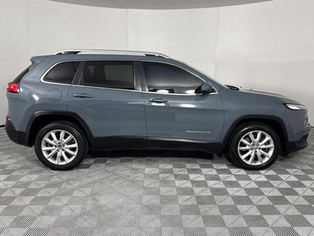 2015-Jeep-Cherokee-32-Limited-Auto_15