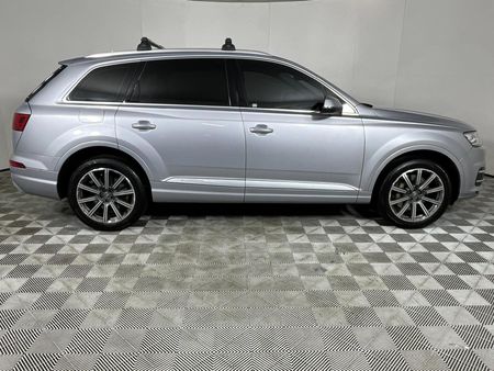 2017-Audi-Q7-30-TDI-quattro-Auto-45-TDI_16