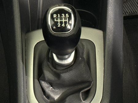 2013-Kia-Rio-14-Tec-5-dr_10