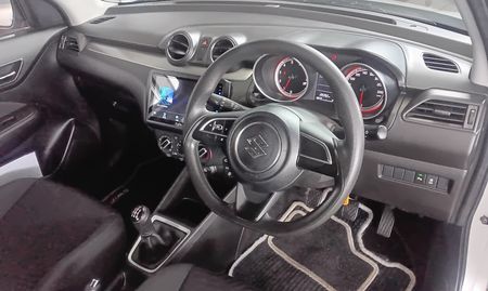 2024-Suzuki-Swift-12-GL_11