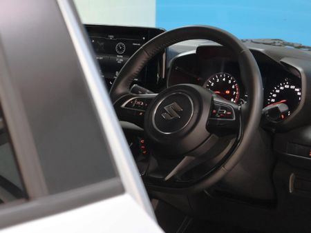 2025-Suzuki-Swift-12-GLX-Auto_22
